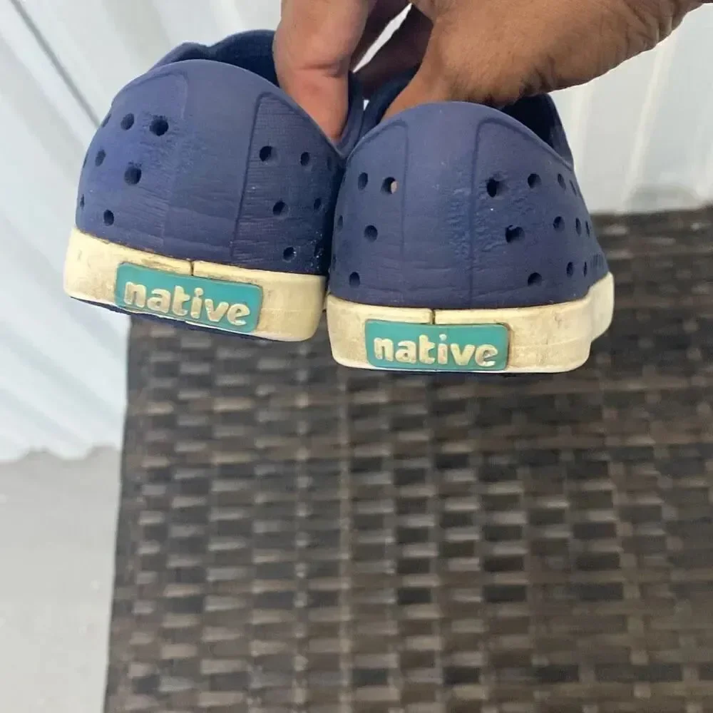 Native Jeffersons kid size 9